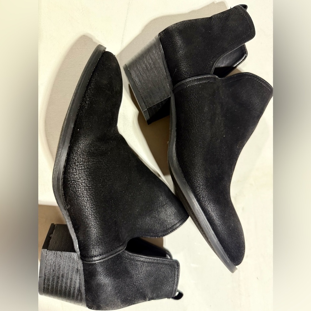 Laundry By Shelli Segal Sleek Black Ankle Boots
